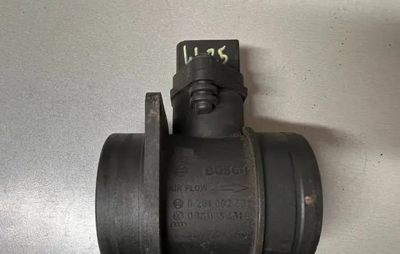 Volkswagen Touran I Mass air flow meter 038906461B 0281002531