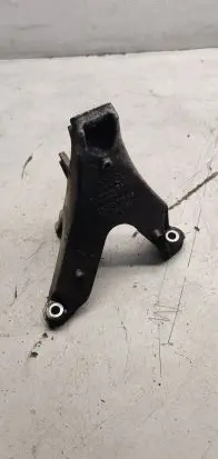 Audi A4 S4 B7 8E 8H Engine mounting bracket 8e0199308af