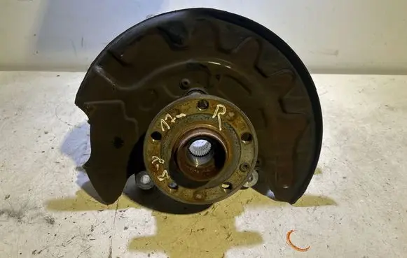 Volkswagen PASSAT B8 Front wheel hub 5Q0407258C