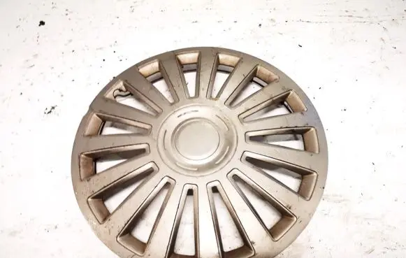 Volkswagen PASSAT B5 R15 wheel hub/cap/trim 