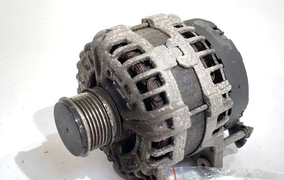 Volkswagen PASSAT B7 Generator/alternator 03L903024F