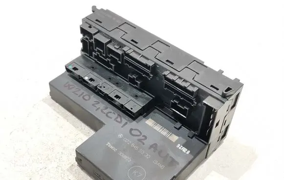 Mercedes-Benz E W210 Fuse module 0225455332