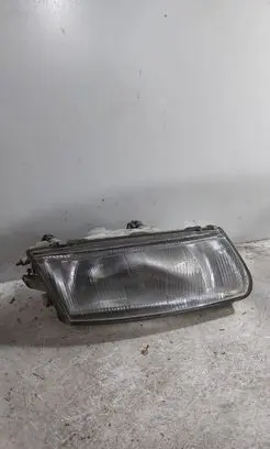 Mitsubishi Carisma Headlight/headlamp 301144684