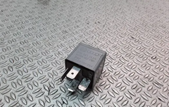 Seat Toledo III (5P) Horn buzzer relay 8D0951253A