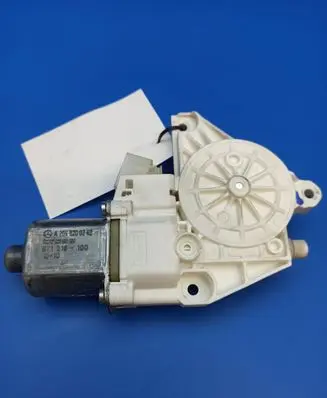 Mercedes-Benz E W212 Front door window regulator motor A2048200242 0130822502
