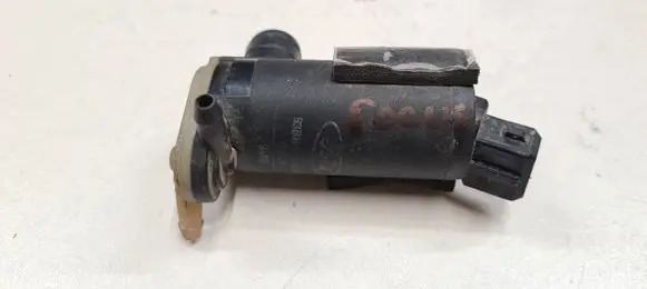 Ford Focus Windscreen/windshield washer pump 93BB17K624BA