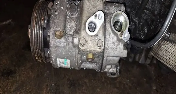 Volkswagen PASSAT B6 Air conditioning (A/C) compressor (pump) 1K0820803S