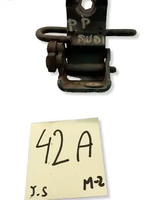 Audi A3 S3 8L Front door upper hinge 8L0831402