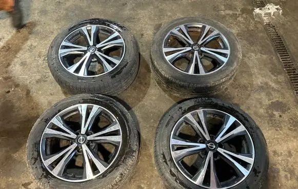 Nissan Qashqai R18 alloy rim 