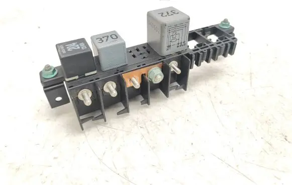 Audi A8 S8 D2 4D Fuse module 8L0941822A 896083000