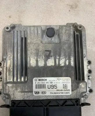 Hyundai i40 Engine control unit/module ECU 39140-2a925