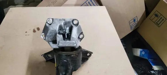 Hyundai Santa Fe Engine mount bracket