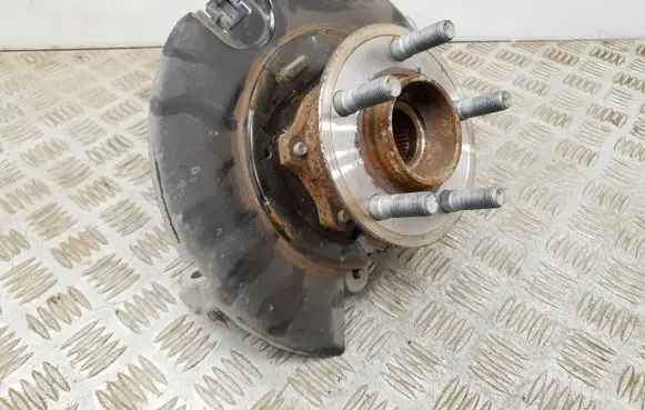 Rear wheel hub spindle/knuckle