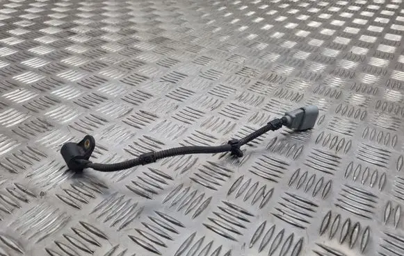 Volkswagen PASSAT B6 Crankshaft position sensor 9805940