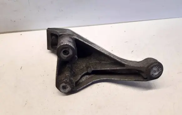 Audi A4 S4 B7 8E 8H Engine mounting bracket 8E0199307S