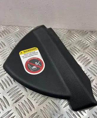 Mercedes-Benz C W204 Dashboard side end trim A2046800278 107215