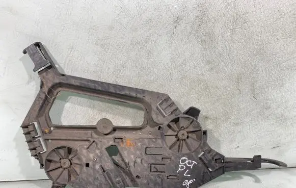 Skoda Octavia Mk2 (1Z) Headlight/headlamp mounting bracket 1z0941340