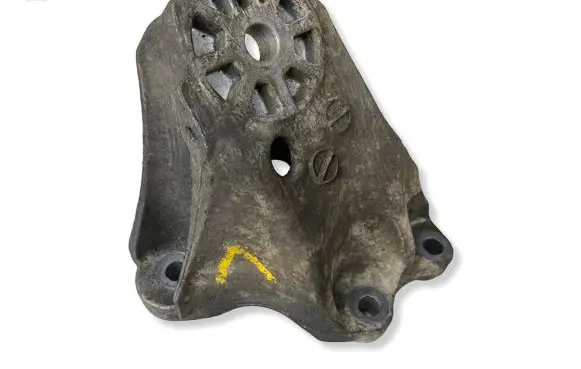 Audi Q7 4L Engine mounting bracket 7L6199307A