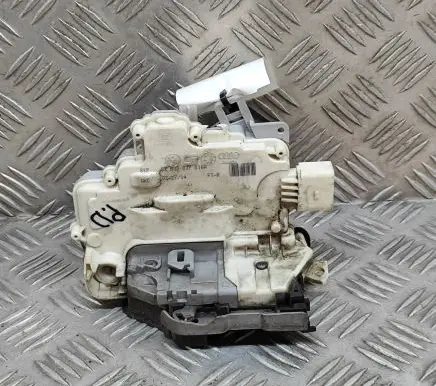 Porsche Cayenne (92A) Front door lock 8J2837016A