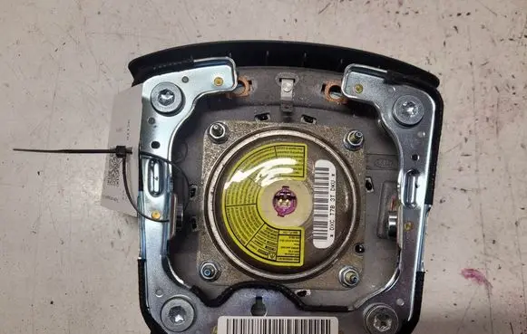 KIA Sorento Steering wheel airbag