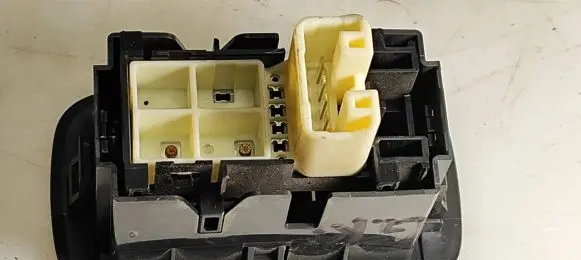 Toyota Auris 150 Electric window control switch
