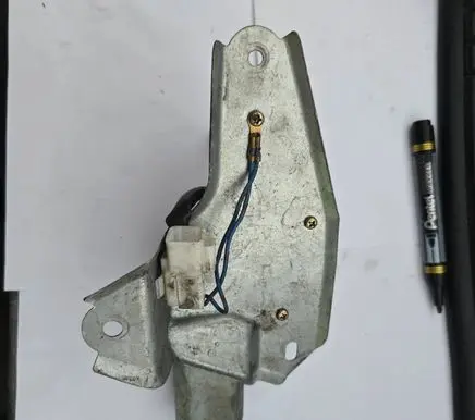 Mazda 323 F Rear window wiper motor 34376581