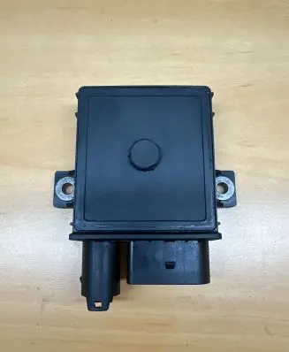 BMW 5 E60 E61 Glow plug pre-heat relay 2110022360