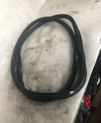 Volvo S90, V90 Front door rubber seal
