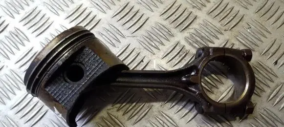 Hyundai Coupe Piston with connecting rod