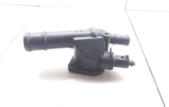 Volkswagen PASSAT B6 Thermostat 03G121132B