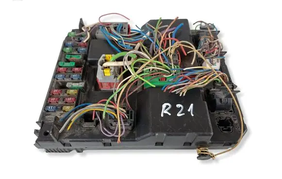 Citroen C5 Fuse module 9651196880