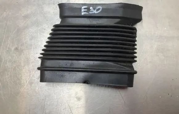BMW 3 E30 Cabin air duct channel 1370635