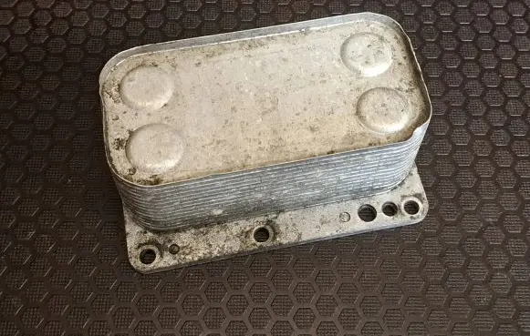 Engine oil radiator