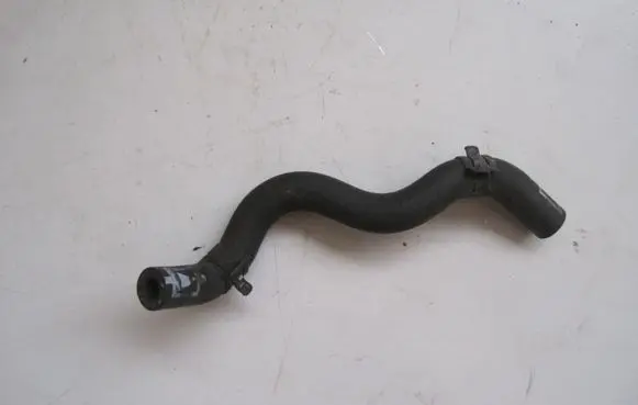 Volkswagen Golf VII Engine coolant pipe/hose 04L131850A