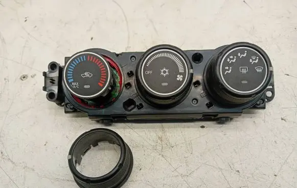 Mitsubishi Lancer VIII Climate control unit 7820A073XA 3853050 7B13A