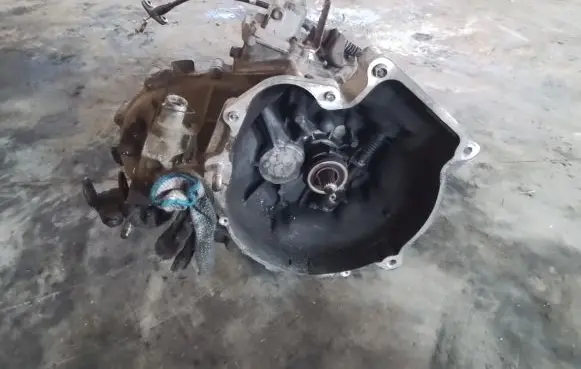 Suzuki Swift Cultus Manual 5 speed gearbox L138362