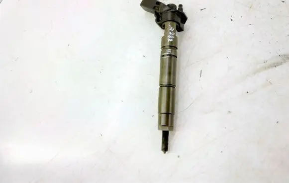 Mercedes-Benz E W211 Fuel injector 6420700587 6420701987