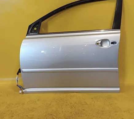 Toyota Avensis T250 Front door 