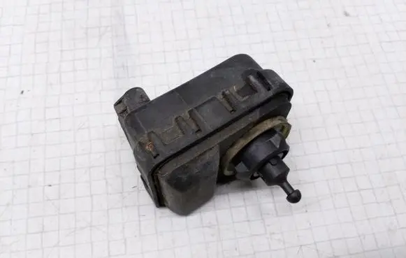 Opel Vectra B Headlight level adjustment motor 