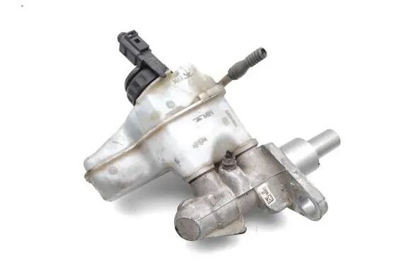 Master brake cylinder