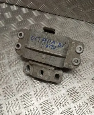Skoda Octavia Mk2 (1Z) Engine mount bracket 1K0199555