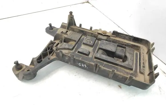 Volkswagen Caddy Battery tray 1K0915333B