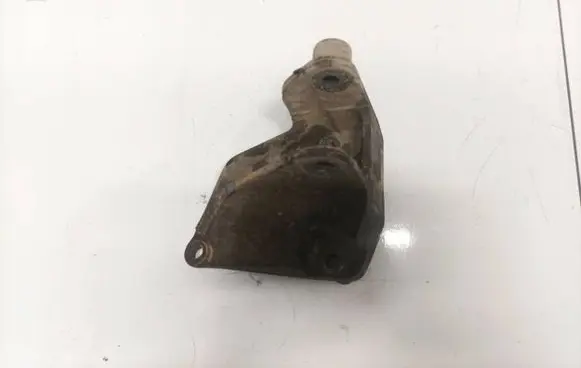 Engine mounting bracket