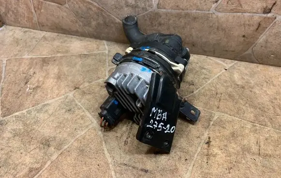 Mercedes-Benz CLS C218 X218 Water pump A0005002300