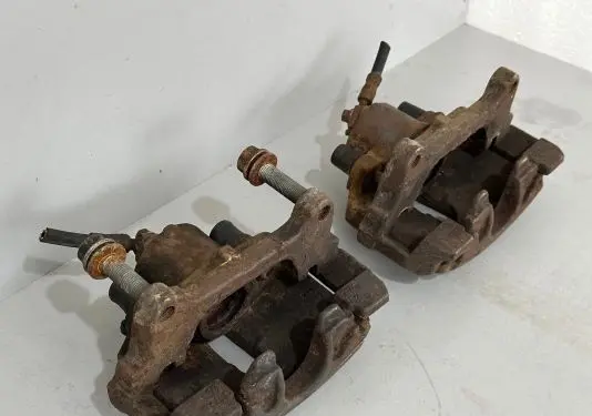 Volkswagen PASSAT B6 Front brake caliper