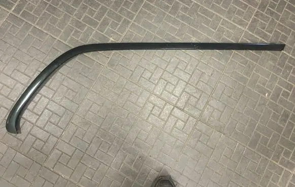 Mercedes-Benz E W210 Rear side glass trim 