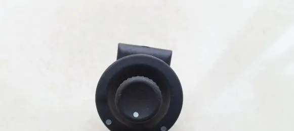 Wing mirror switch