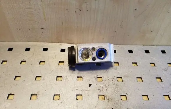 Air conditioning (A/C) expansion valve