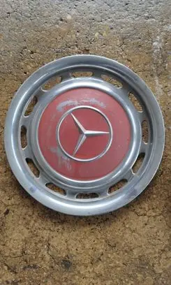Mercedes-Benz E W123 R14 wheel hub/cap/trim A1154010324 1154010324