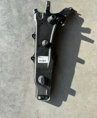 Volvo XC90 Fender mounting bracket 31391777 AD7Q12